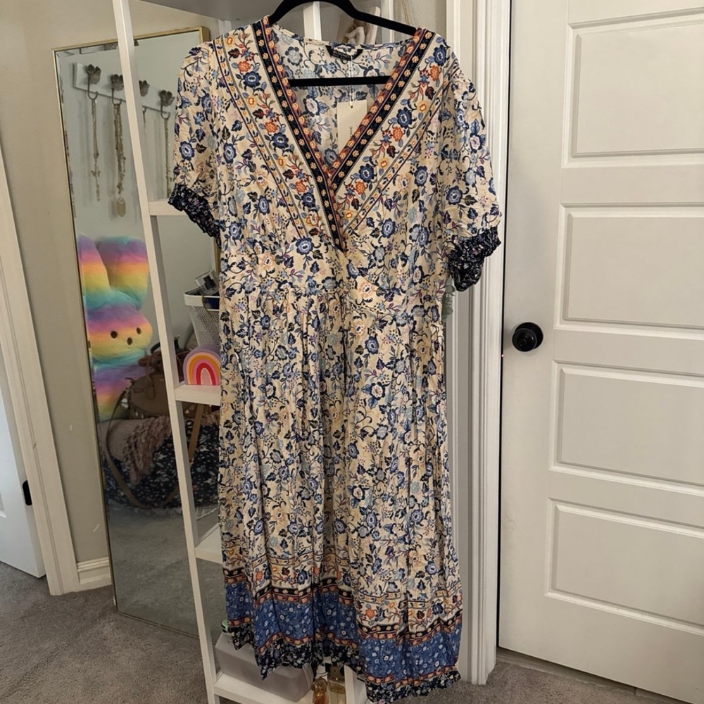 BloomChic Floral V-Neck Midi Dress - Blue and Cream - Size 14/16